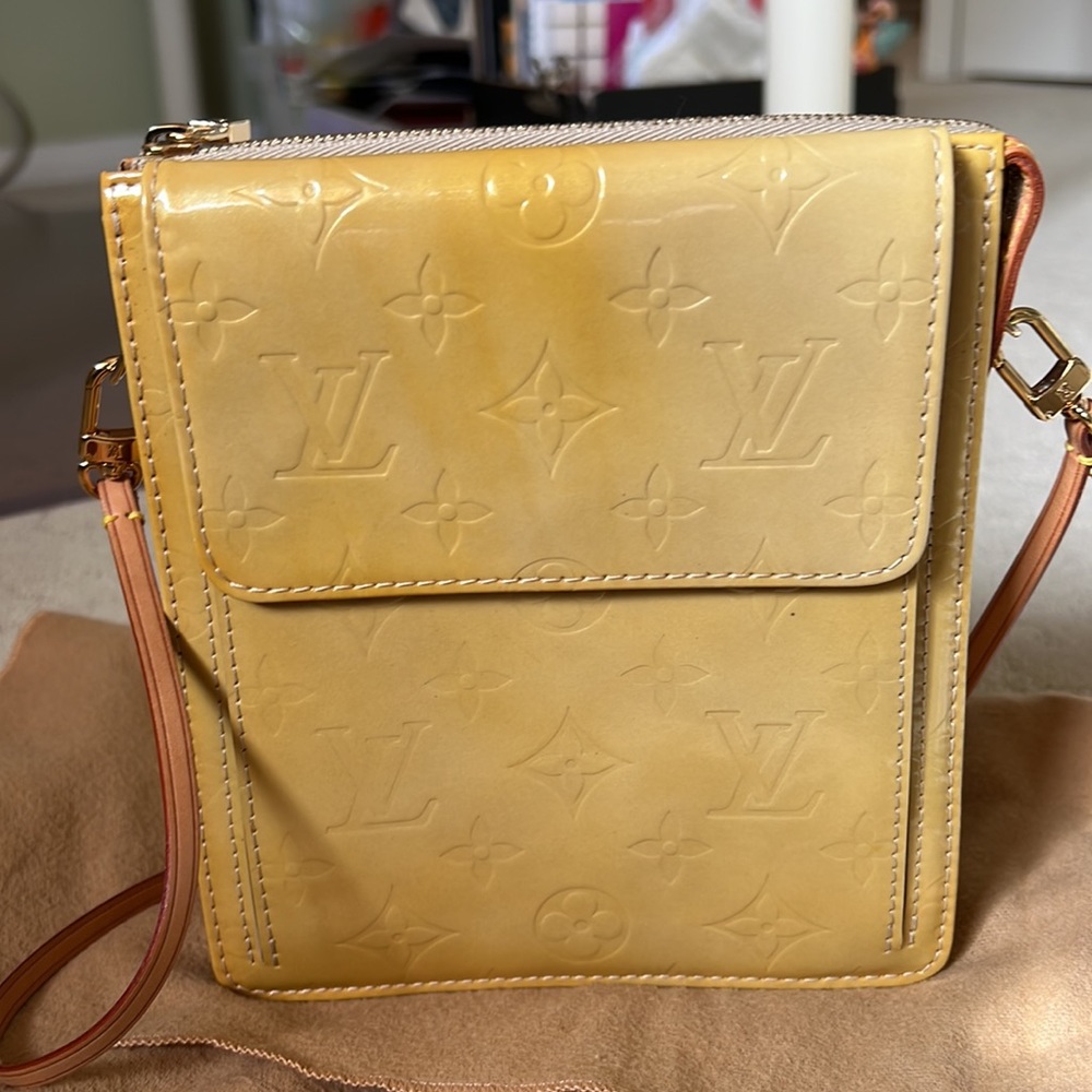 Louis Vuitton Verni lady evening bag. Monogram. Yellow. Loved and gently used